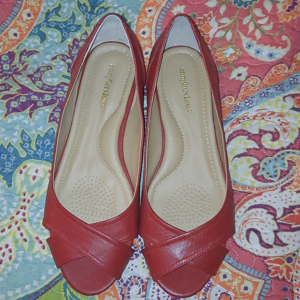 NWOT Comfort View Red leather open toe flat